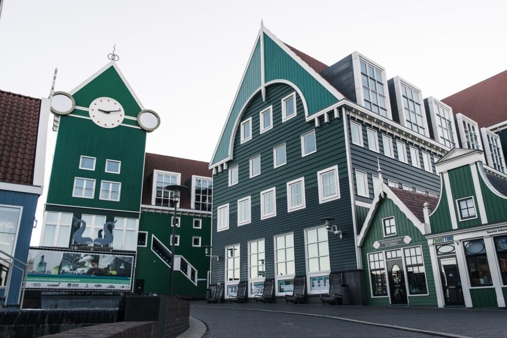 Het stadhuis en de publiekshal van Haarlem, waarvoor je er terechtkunt
